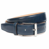 Meermin azul shell  cordovan  : cinturón enrollado para mostrar la hebilla y la correa; la hebilla, de latón macizo niquelado, aparece enfocada